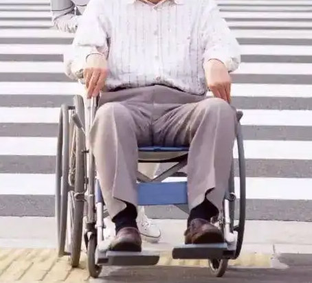conçu pour un fauteuil roulant（1）